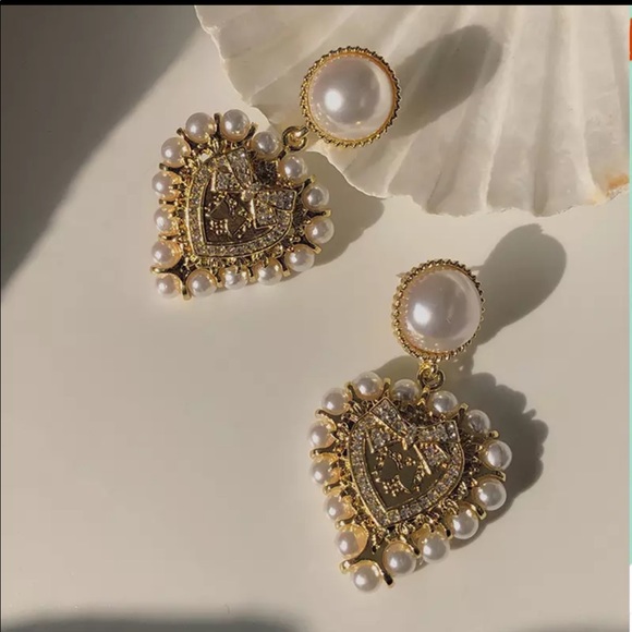 Vintage Baroque Pearl Heart Drop Gold Earrings - Picture 4 of 9